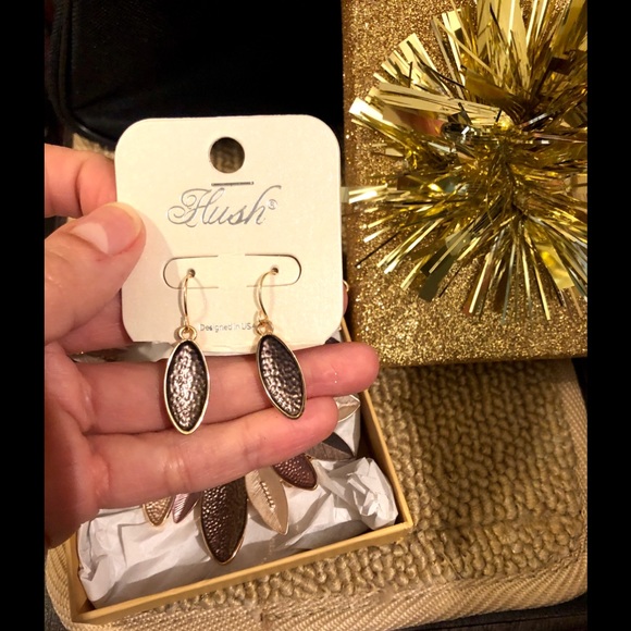 Matching Necklace Earring Set - Picture 2 of 4